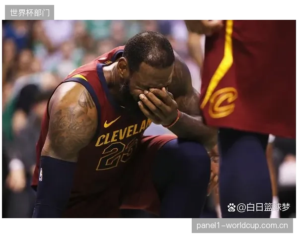 数据显示詹姆斯在季后赛关键时刻的效率不佳，这也是湖人队被横扫的原因之一。