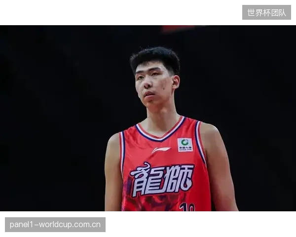 广州队徐昕凭借赛季巨大进步入选二阵，其成长速度引发外界关注。
